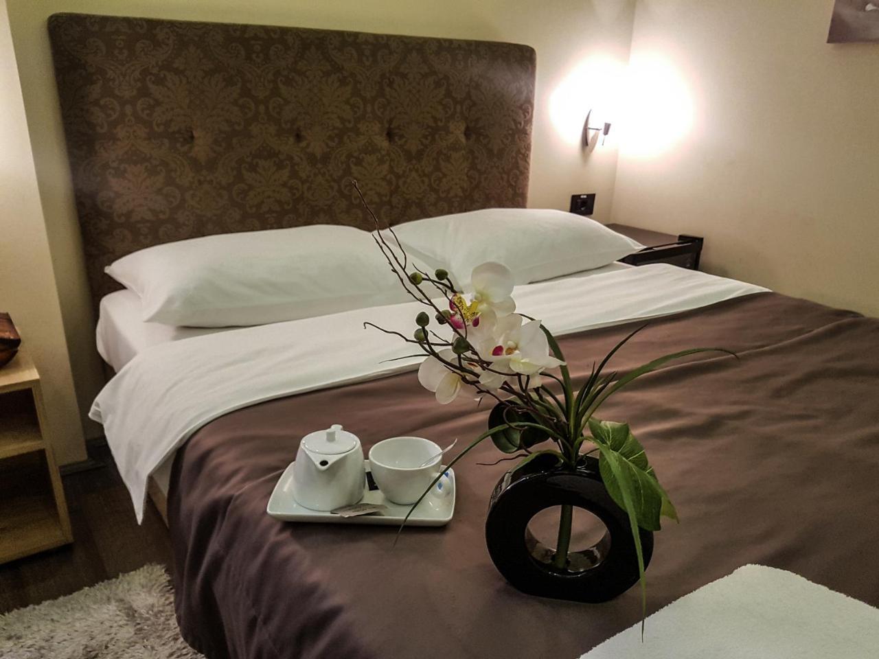 Boutique Hotel Madison Beograd Bagian luar foto
